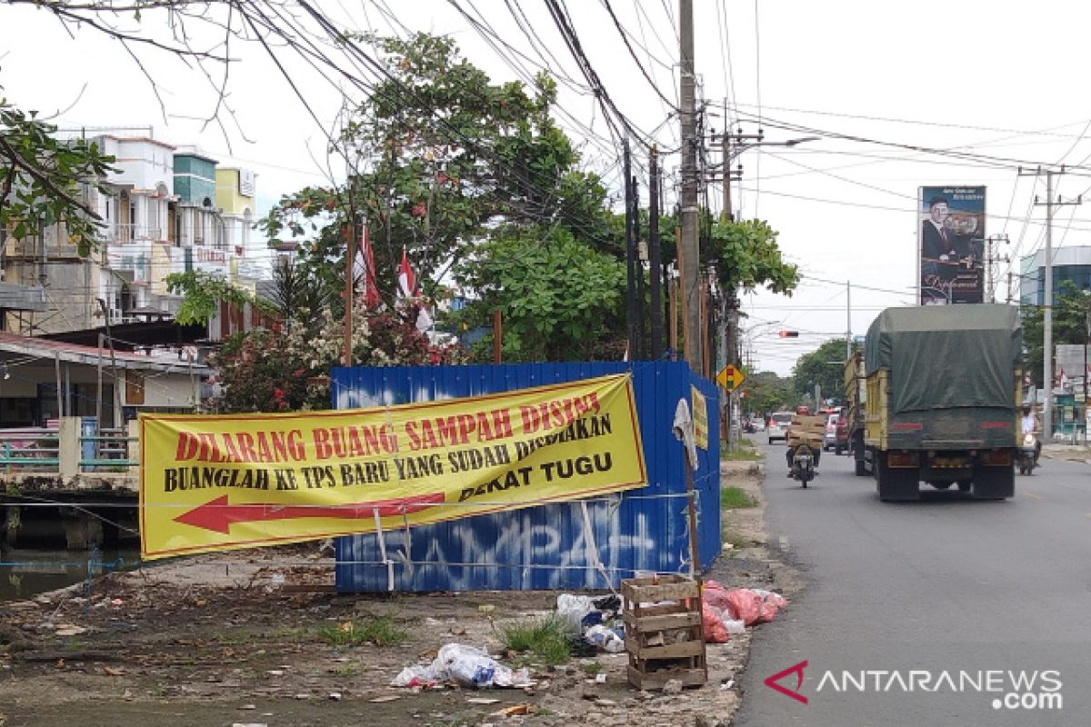 Banjarmasin removes one by one disposal sites on main road side