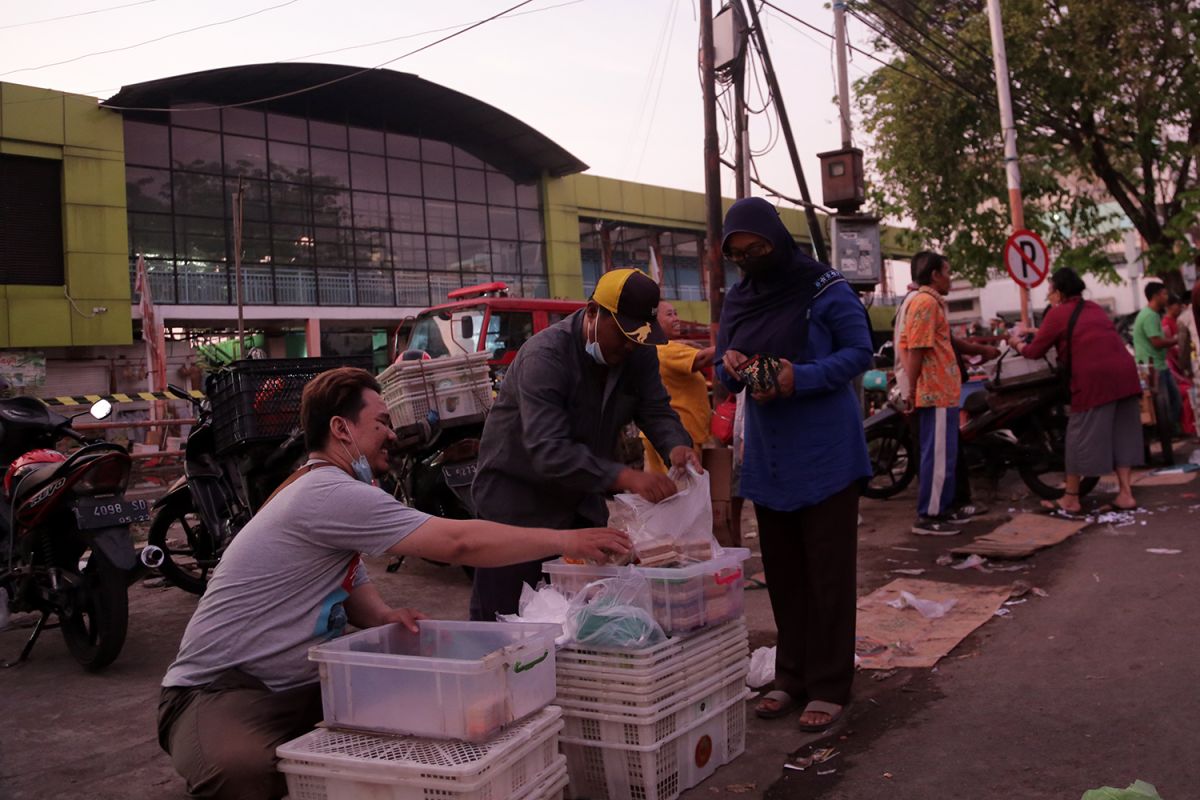 PD Pasar relokasi pedagang di halaman Pasar Kembang Kota Surabaya