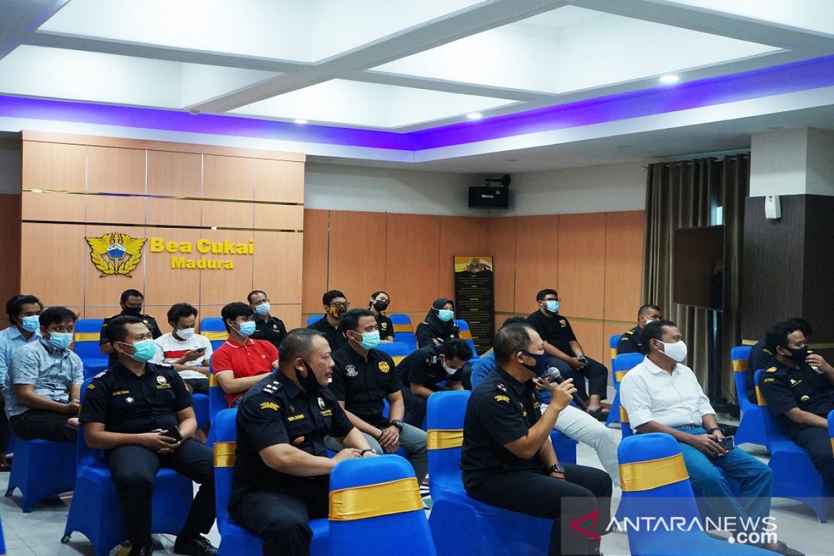 Sebagian DBHCHT Sampang untuk bantuan alsintan kelompok tani