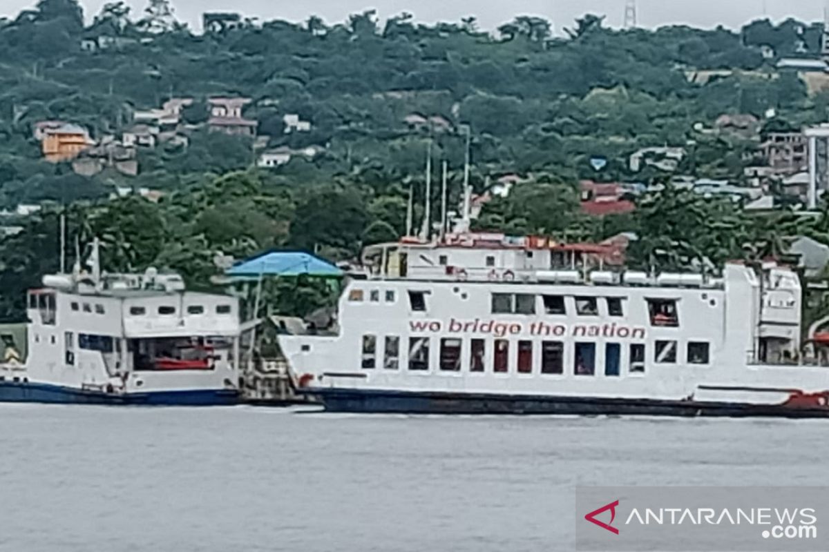 Pelayanan pelabuhan penyeberangan Baubau-Waara kembali normal