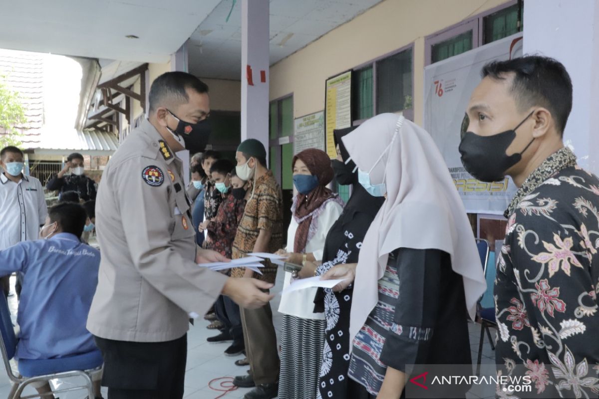 Alumni Akpol 94 menyalurkan bantuan ke panti asuhan tunanetra di Mataram