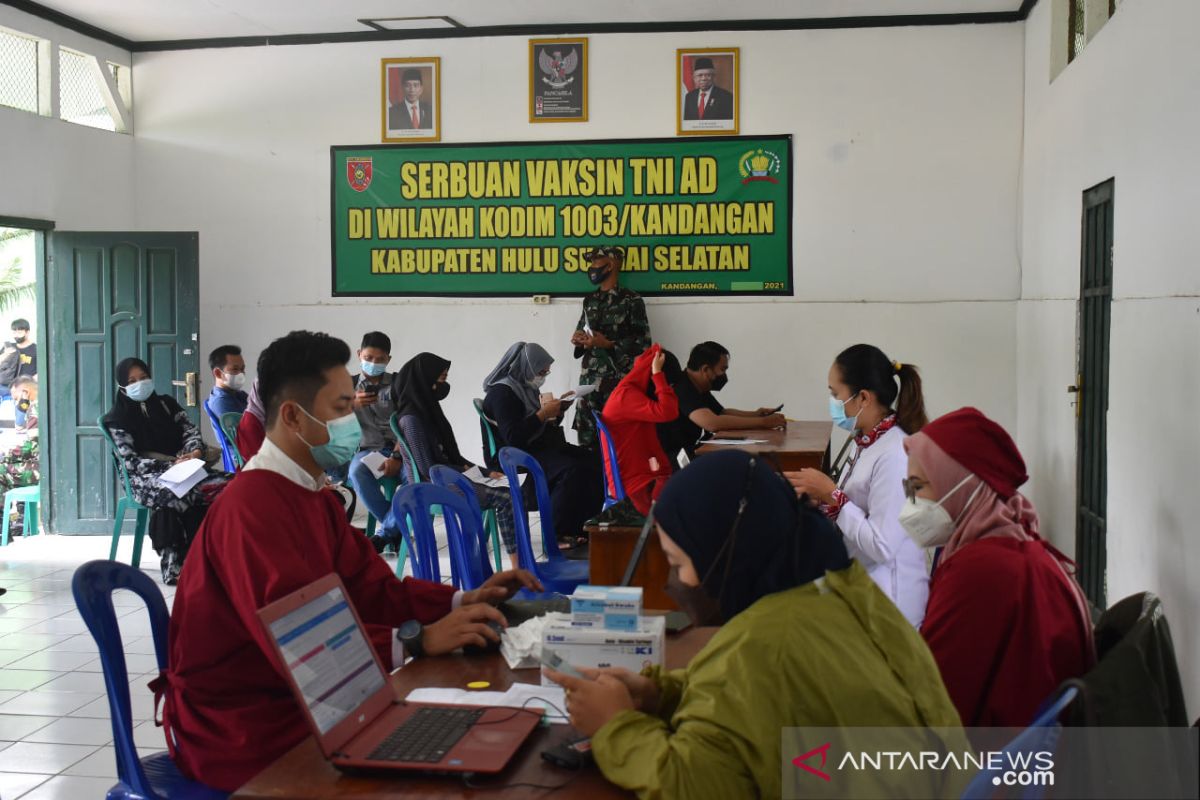 Kodim 1003 HSS melalui Babinsa terus ajak masyarakat untuk divaksin