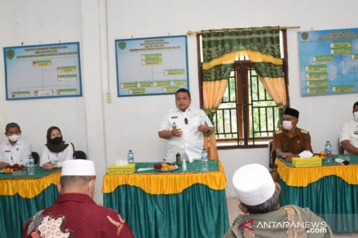 BLT desa disalurkan, ini pesan Bupati Tapsel ke warga Aek Badak Julu