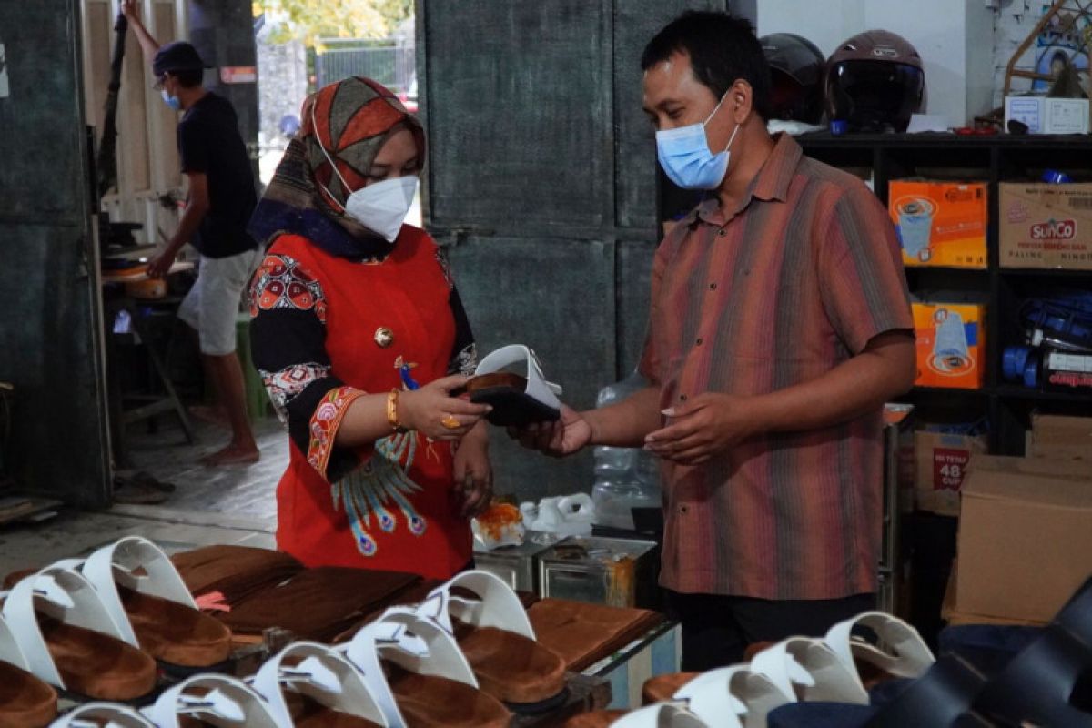 Industri sepatu Kota Mojokerto tempati peringkat kedua lomba UKM Jatim