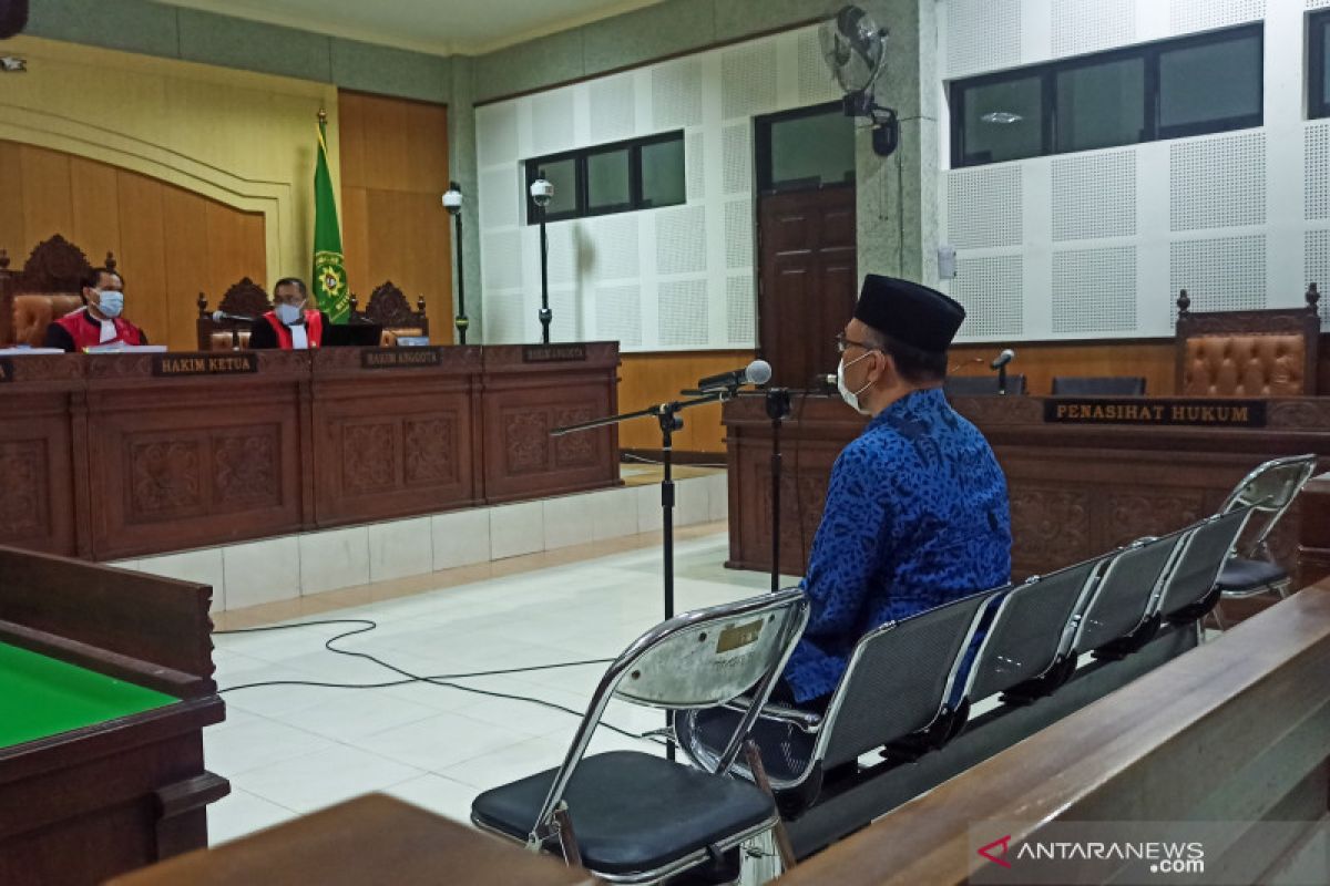 Hakim menunda sidang korupsi mantan Kadistanbun NTB
