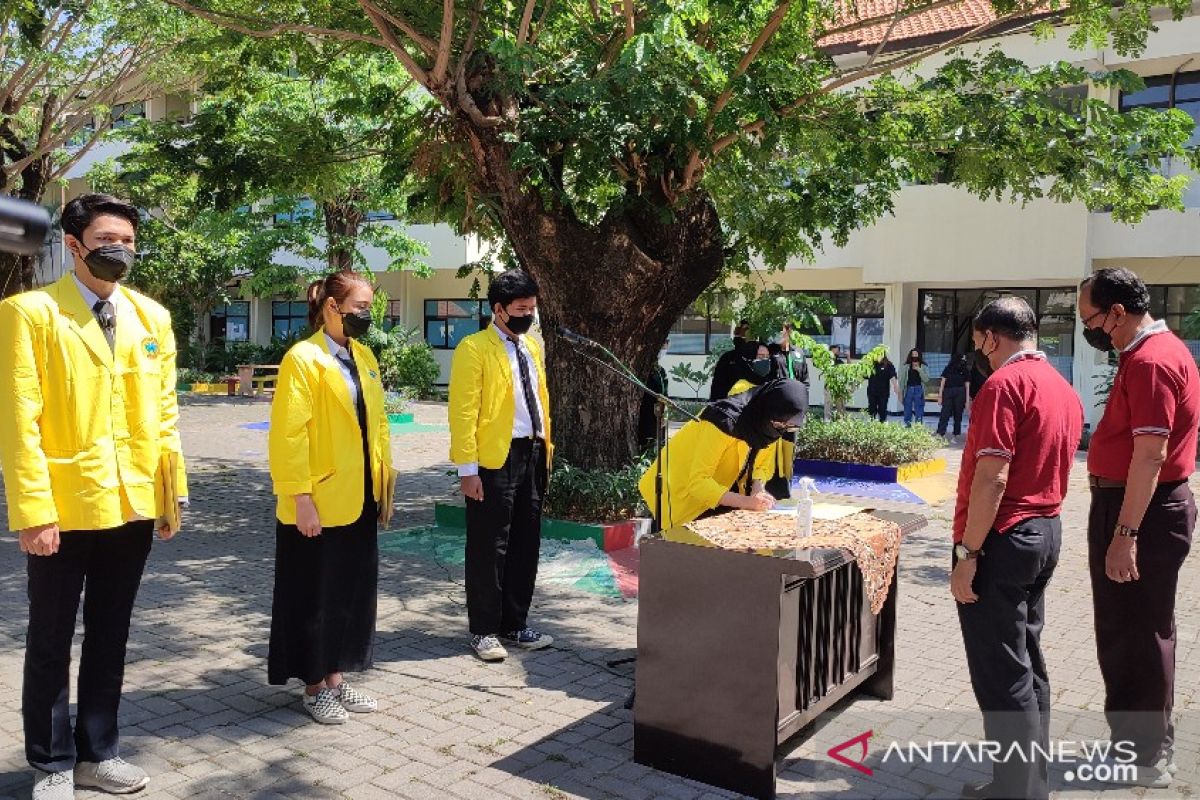 Maba Ubhara tanda tangani ikrar perang terhadap narkoba, korupsi, terorisme dan perundungan