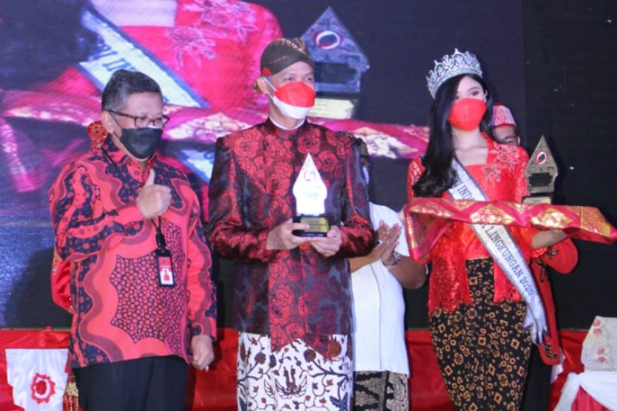 PDIP anugerahi Ganjar penghargaan Trisakti Tourism Award 2021