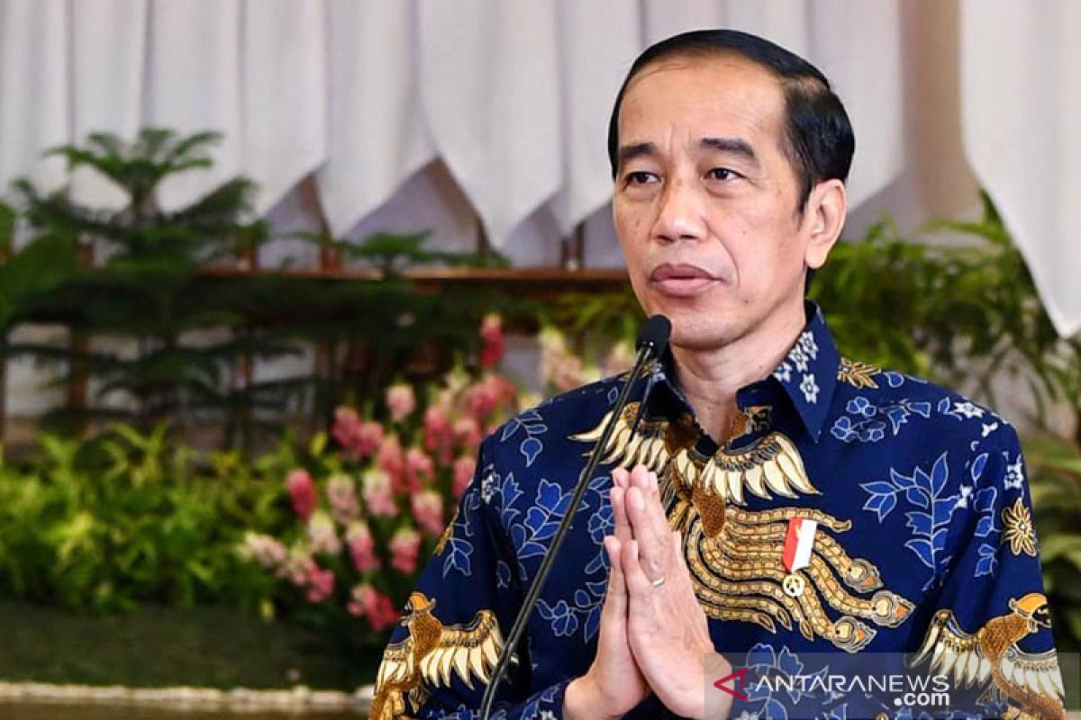 Presiden Jokowi beri selamat lifter peraih medali pertama Paralimpiade 2020