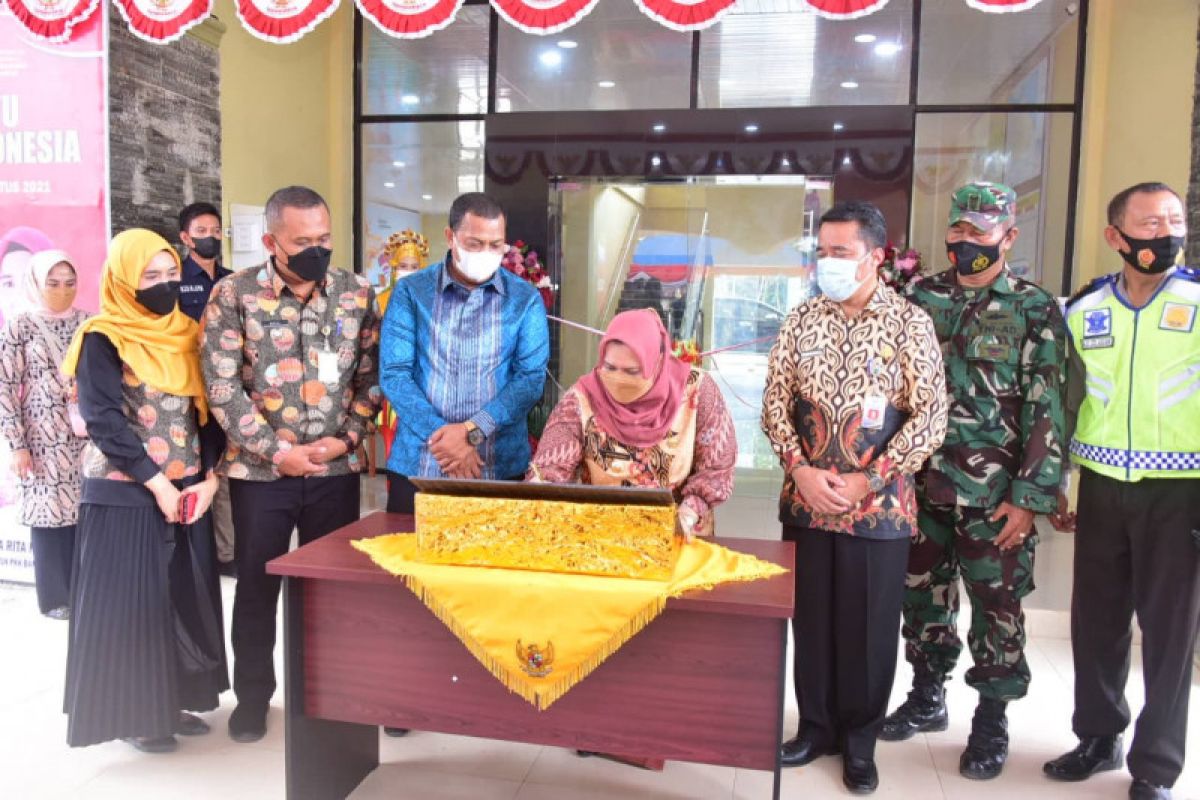 Resmikan kantor Camat Banlak, Kasmarni minta aparatur tingkatkan pelayanan