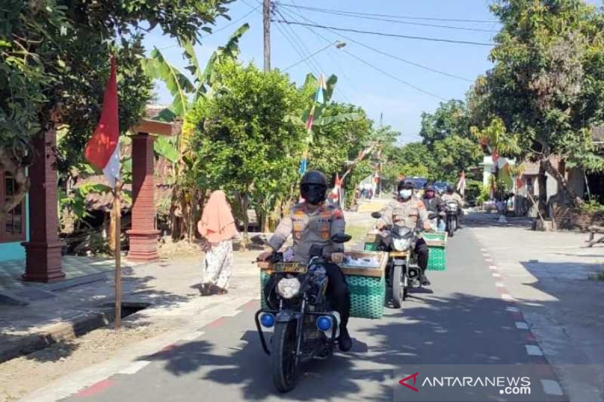 Warga disabilitas Sukoharjo yang isoman dapat paket sembako