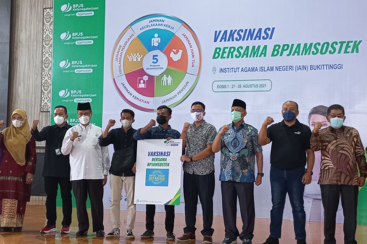 Melalui program nasional BP Jamsostek IAIN Bukittinggi dapat bantuan vaksin sebanyak ini