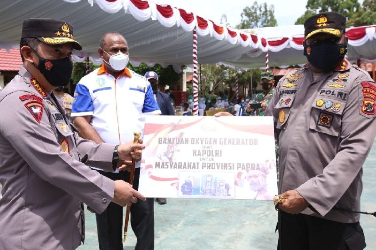 Panglima TNI dan Kapolri tinjau vaksinasi merdeka di Jayapura