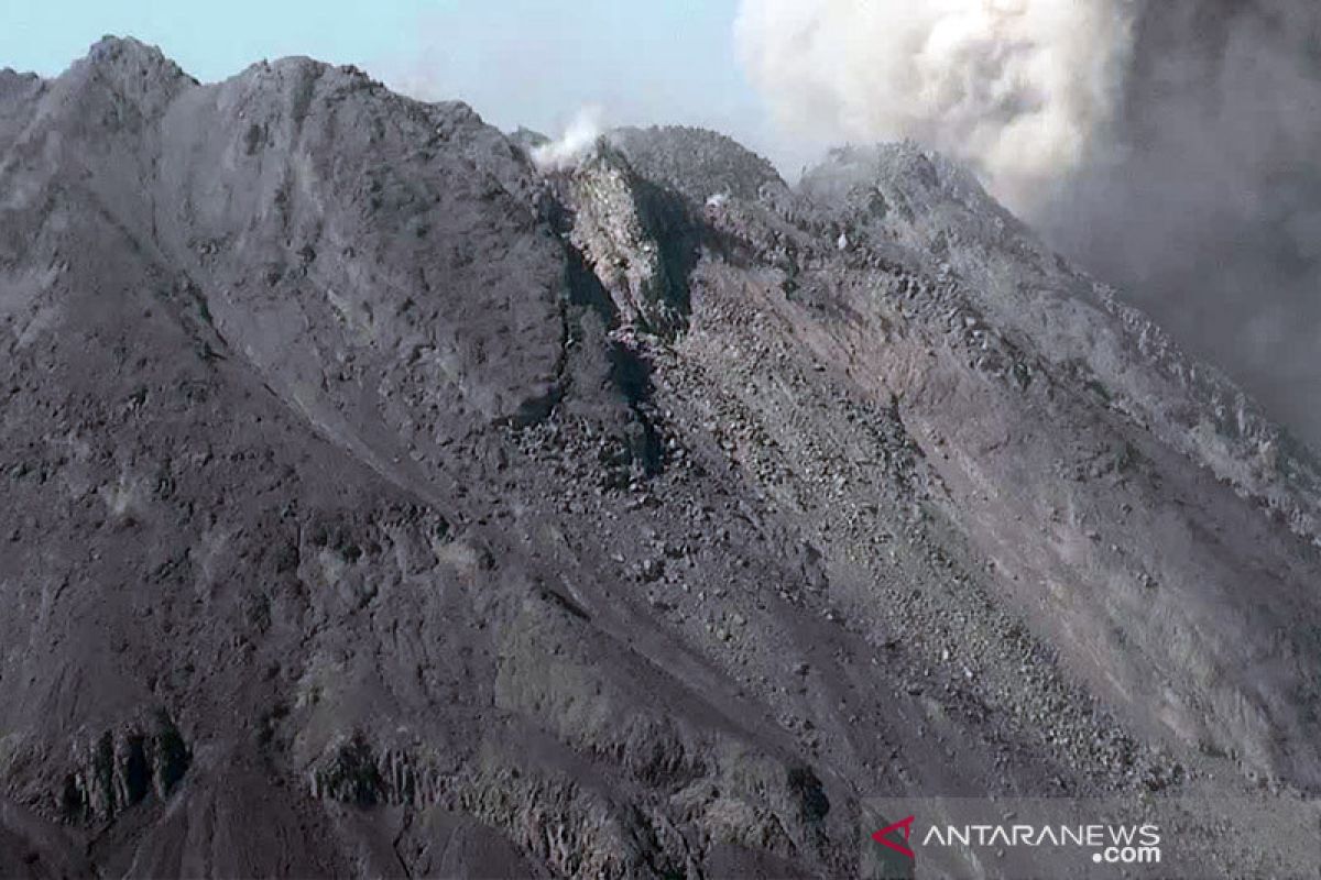 Awan Panas Guguran Meluncur Dari Gunung Merapi Sejauh Dua Kilometer ...