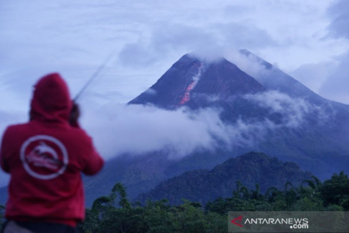 BPPTKG : Kubah lava sisi barat daya Gunung Merapi bertambah tinggi