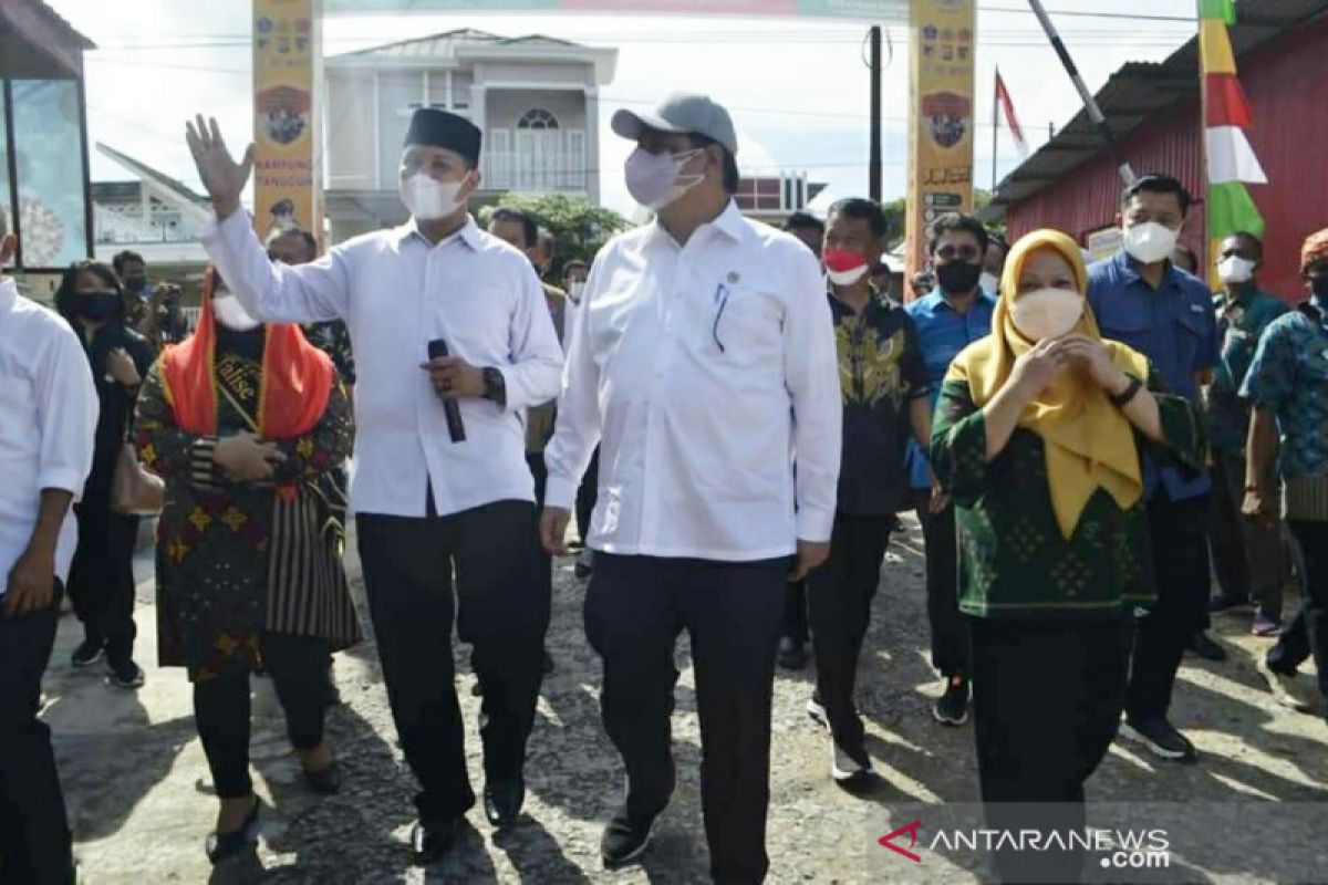 Ketua Penanganan COVID: Vaksinasi dan disiplin prokes harus dilaksanakan bersama