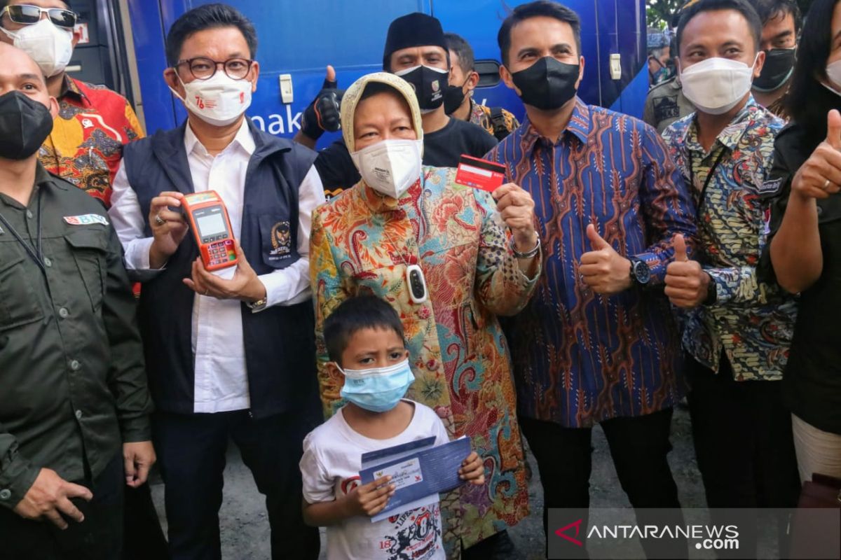 DPR sesalkan ribuan Kartu Bansos belum cair karena kendala di bank