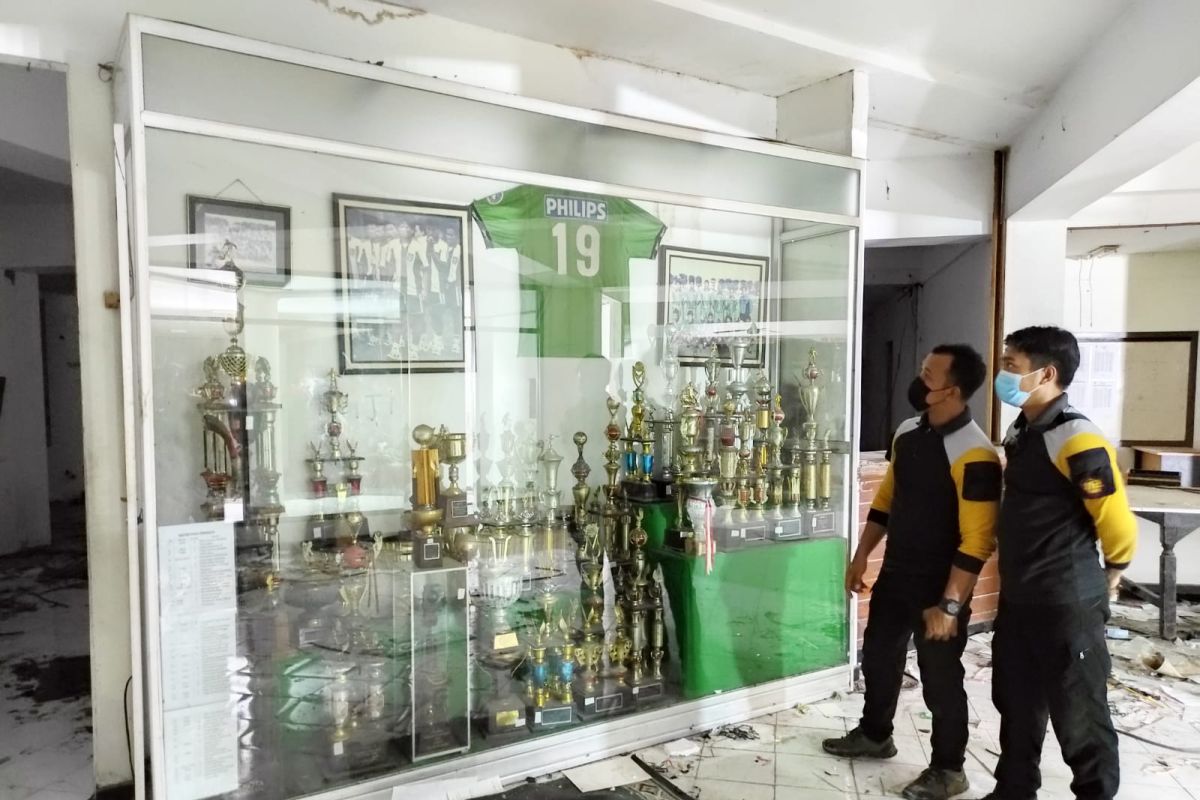 Dispora amankan piala dan artefak di Wisma Karanggayam Surabaya