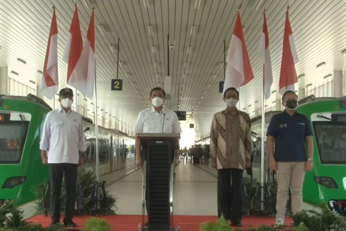 Minister Pandjaitan inaugurates Yogyakarta Airport Railway services