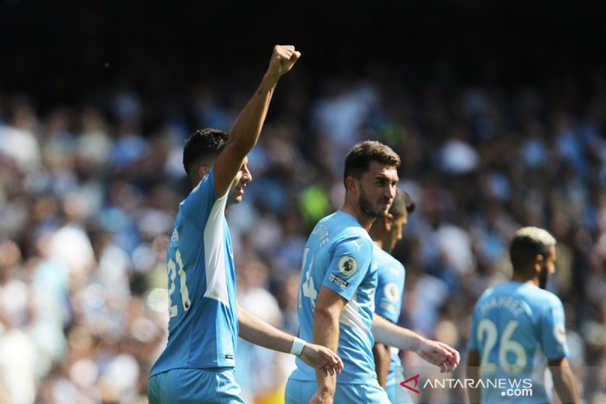 City menang telak 5-0 atas 10 pemain Arsenal