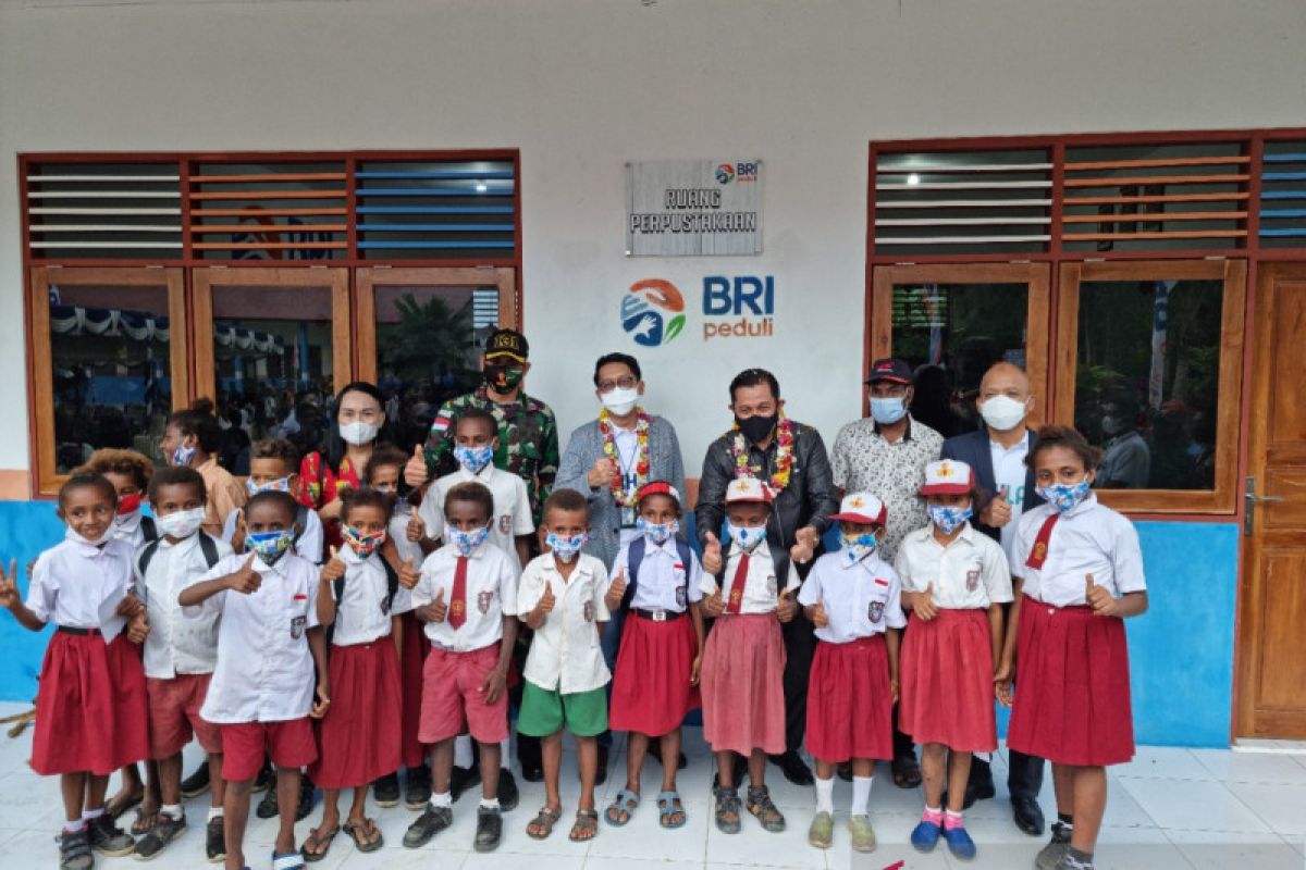 BRI lanjutkan renovasi sekolah di tapal batas Jayapura