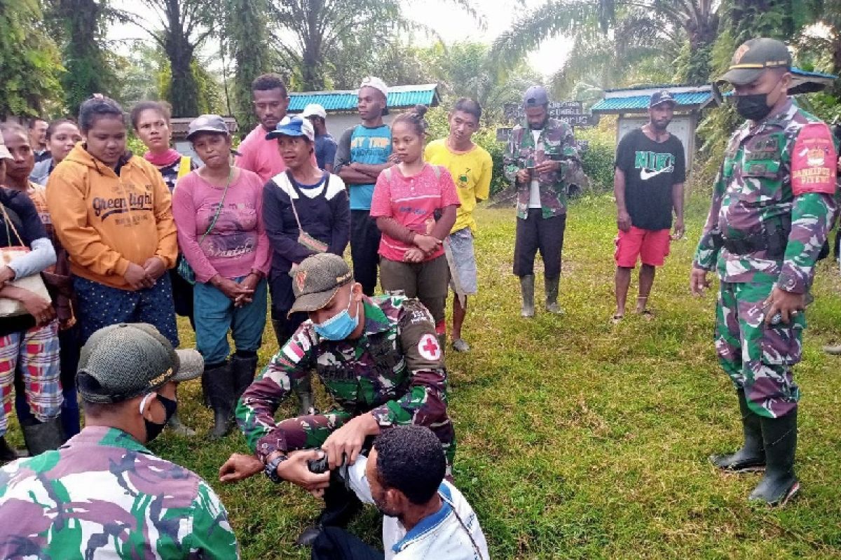 Satgas TNI sosialisasikan penanganan gigitan ular di perbatasan