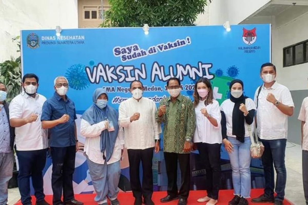 Vaksinasi COVID-19 Ikal Smansa Medan disambut antusias alumni