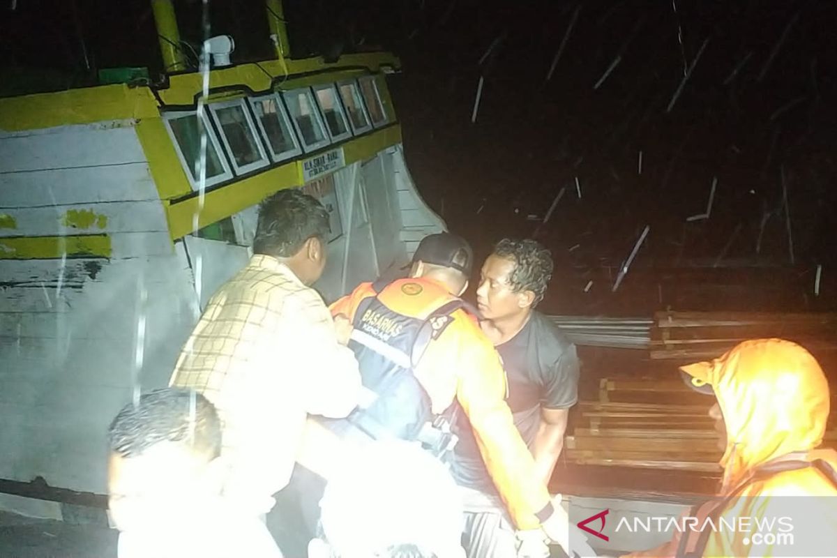 Basarnas sebut delapan penumpang kapal bocor di perairan Buton selamat