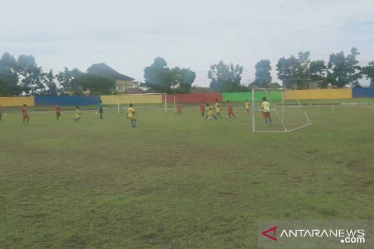 Budi Sudarsono jaring pesepakbola usia dini berbakat asal Belitung