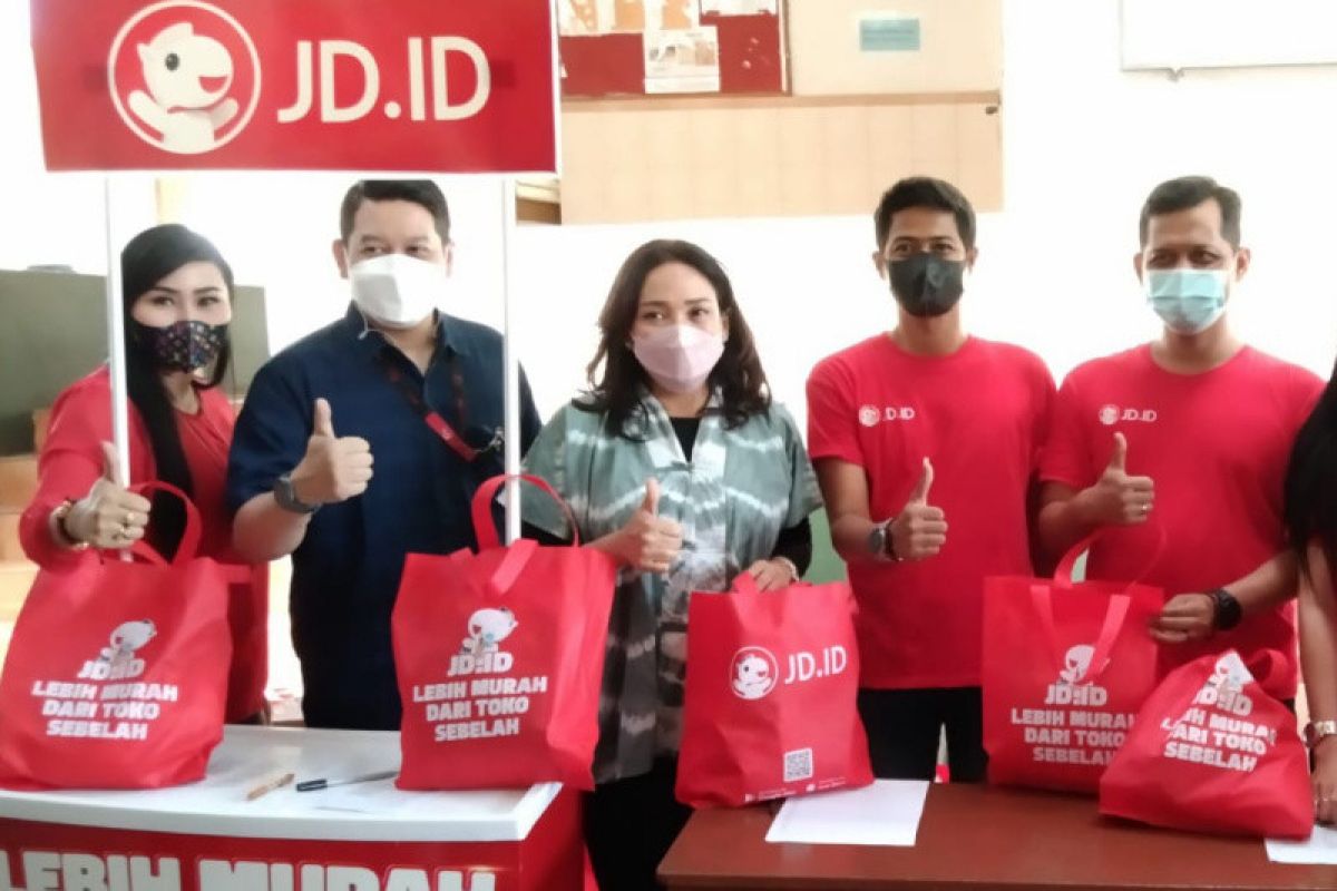 JD.ID bagikan 10 ribu paket bansos untuk warga terdampak COVID di Semarang