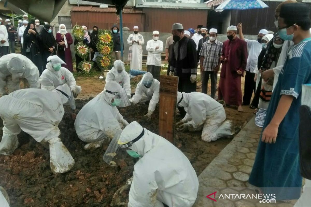 Mantan Wabup HSU dimakamkan secara Protkes