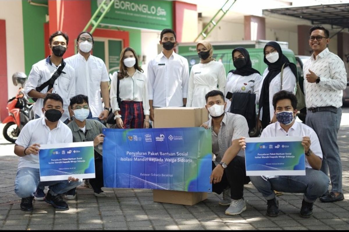 Relawan Sidoarjo Berakhlak distribusikan paket bantuan Menteri BUMN