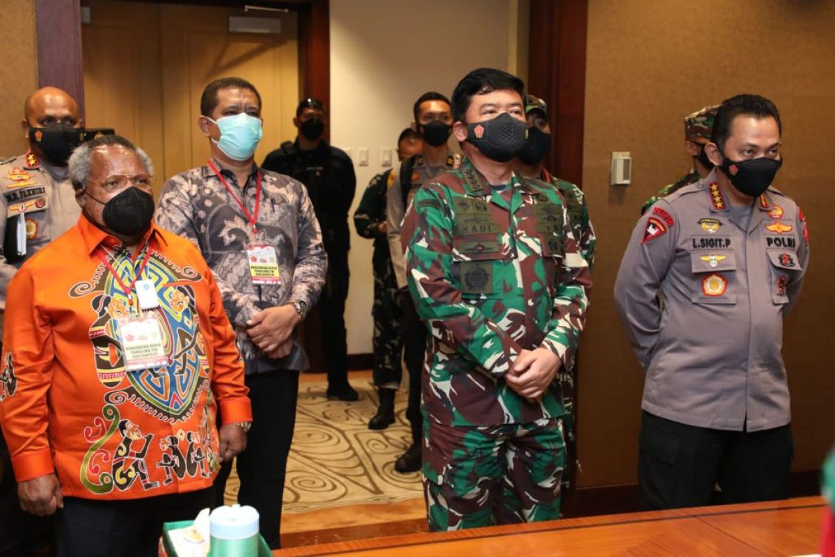 Panglima TNI ingatkan kesehatan masyarakat Mimika sukseskan PON XX Papua