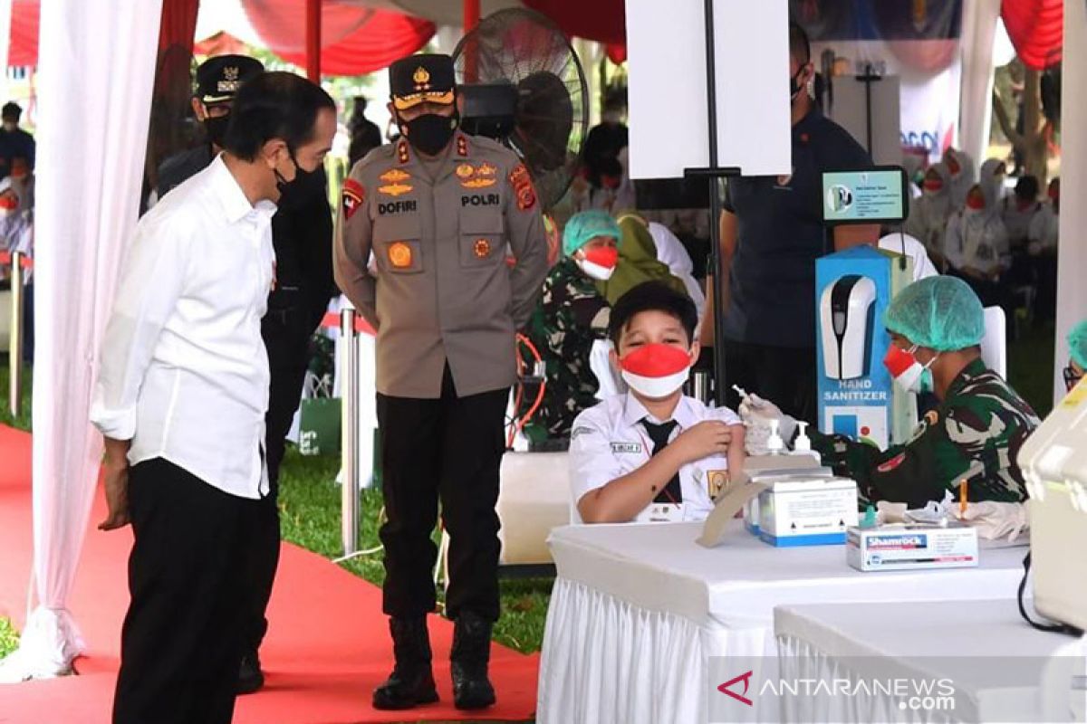 Presiden tinjau Vaksinasi Kolaborasi Kebangsaan bagi pelajar di Bogor