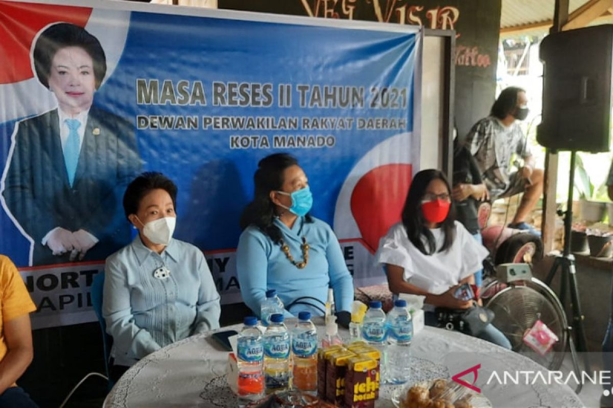 Wakil Ketua DPRD Van Bone gelar reses juga pengobatan gratis