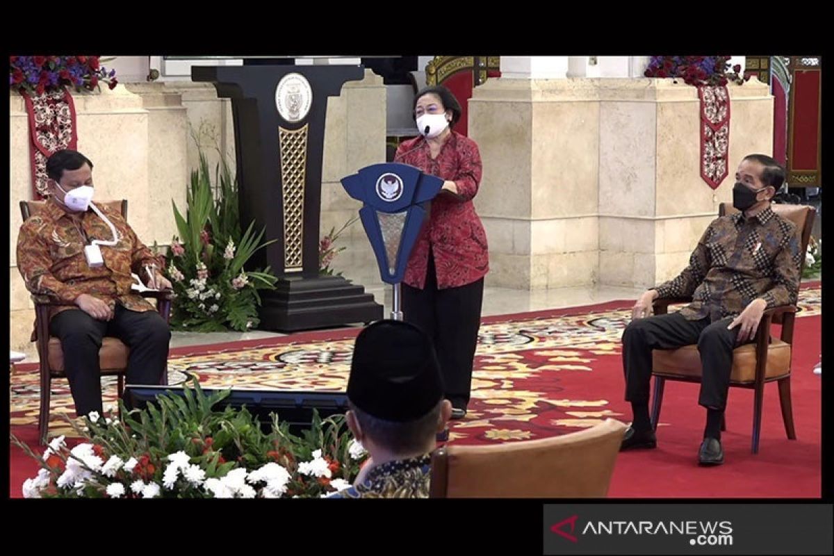 Megawati Soekarnoputri berpesan agar Joko Widodo tegar menghadapi pandemi COVID-19