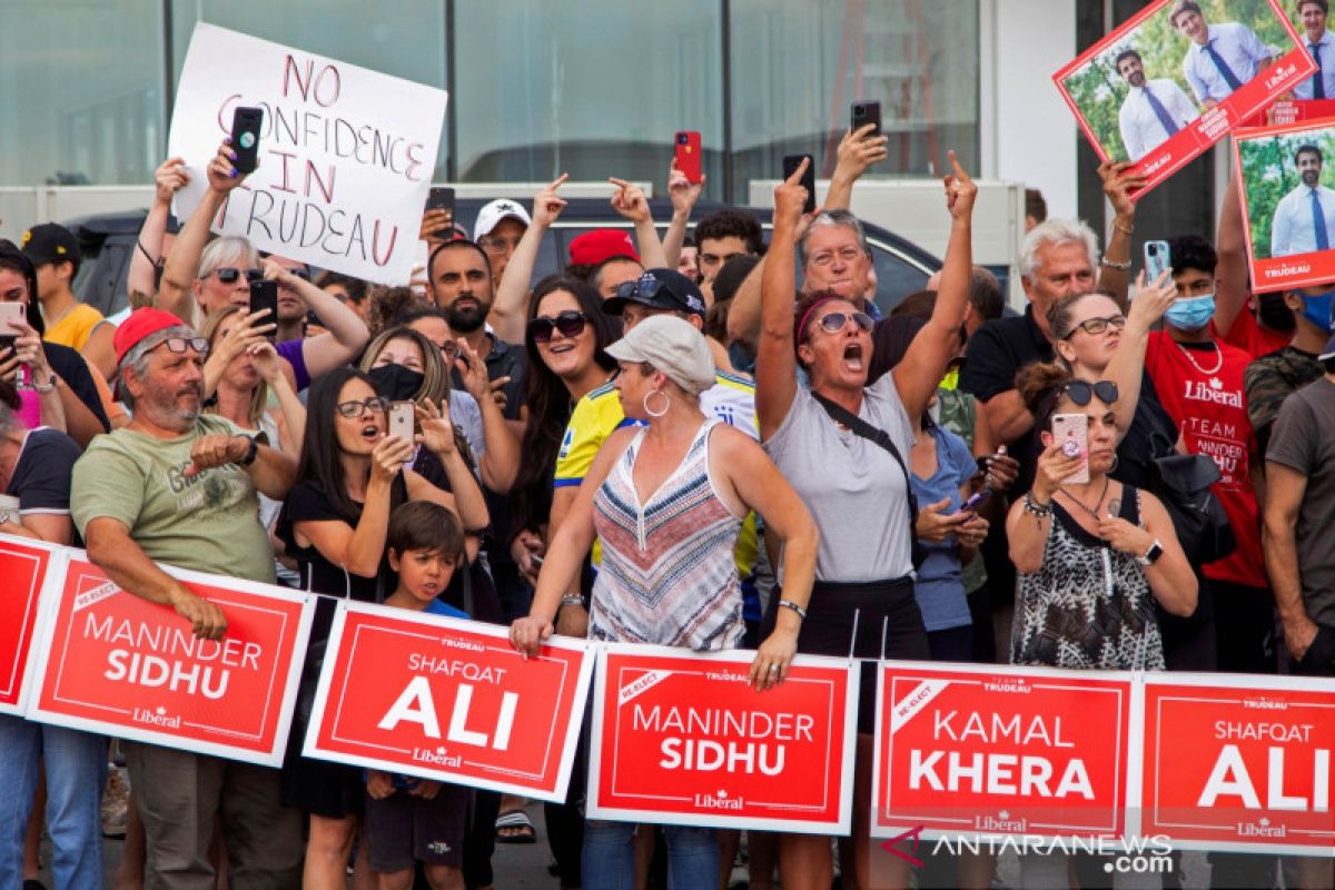 Trudeau kampanye lagi pascadiganggu massa marah