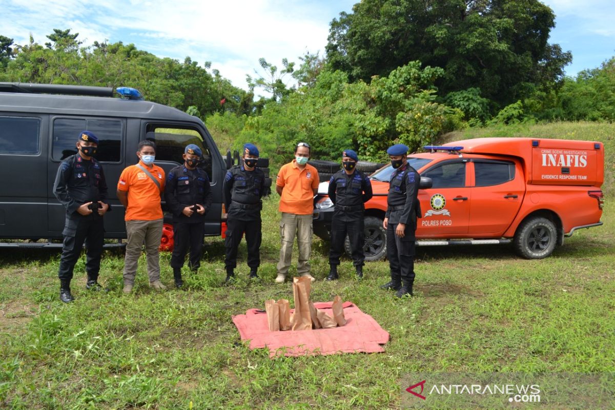 Polisi musnahkan bom berdaya ledak tinggi milik Teroris Poso