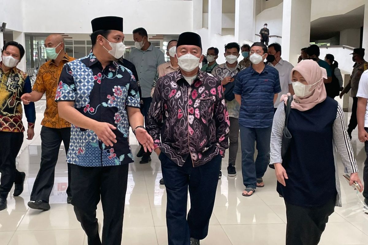 Wagub Kalsel Muhidin kunjungi RSD Idaman pantau penanganan COVID-19