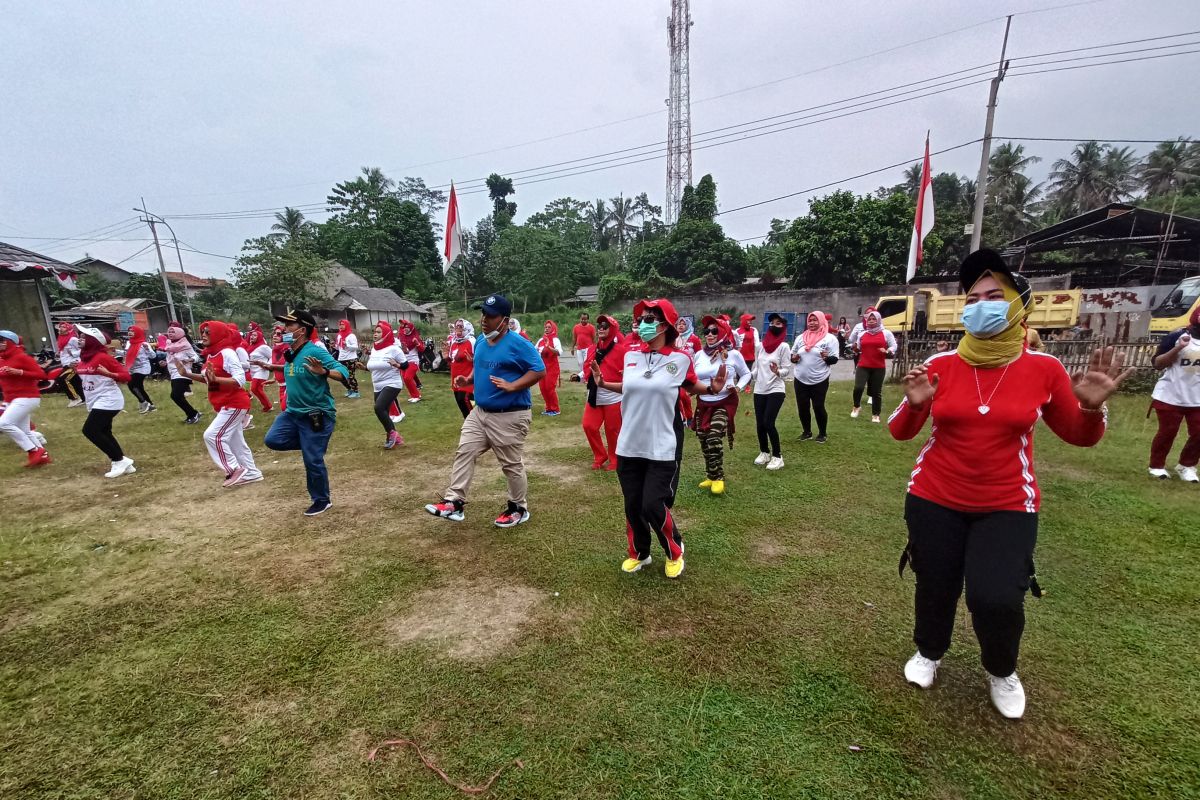 Warga Anyer libatkan emak-emak sosialisasi vaksinasi