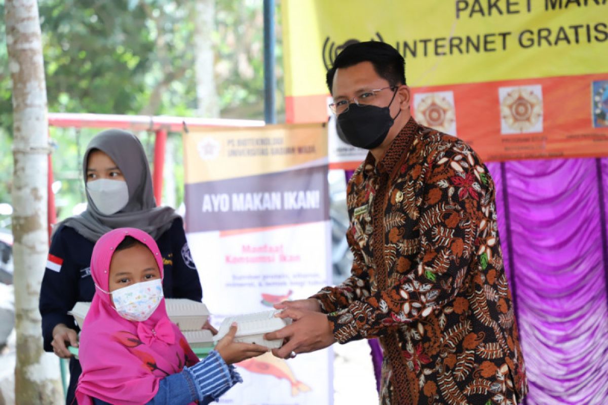 Fakultas Pertanian UGM membantu alat pencacah ikan KSM Usaha Mulia