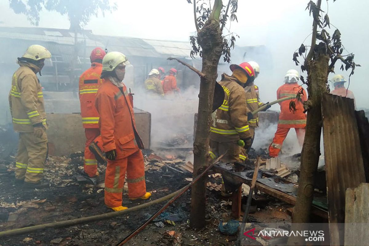 19 unit damkar dikerahkan untuk padamkan kebakaran di Cipete Utara