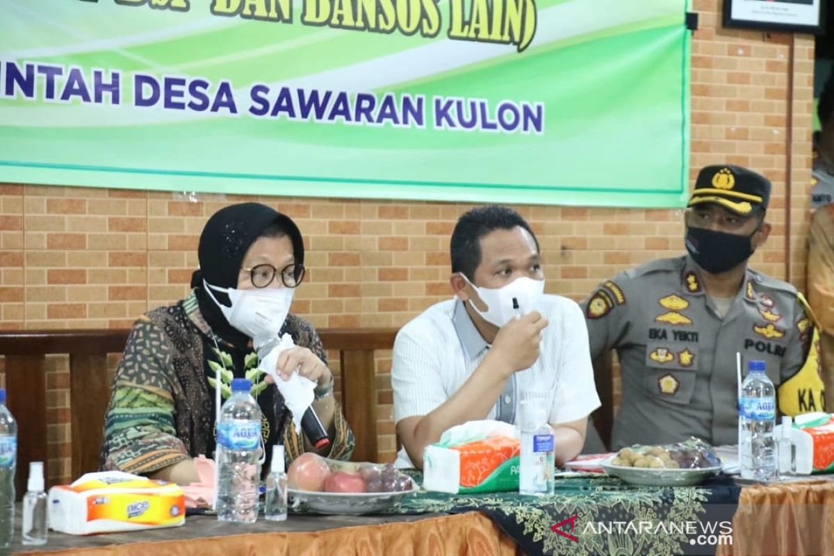 Mensos Risma cek bansos bermasalah di Lumajang