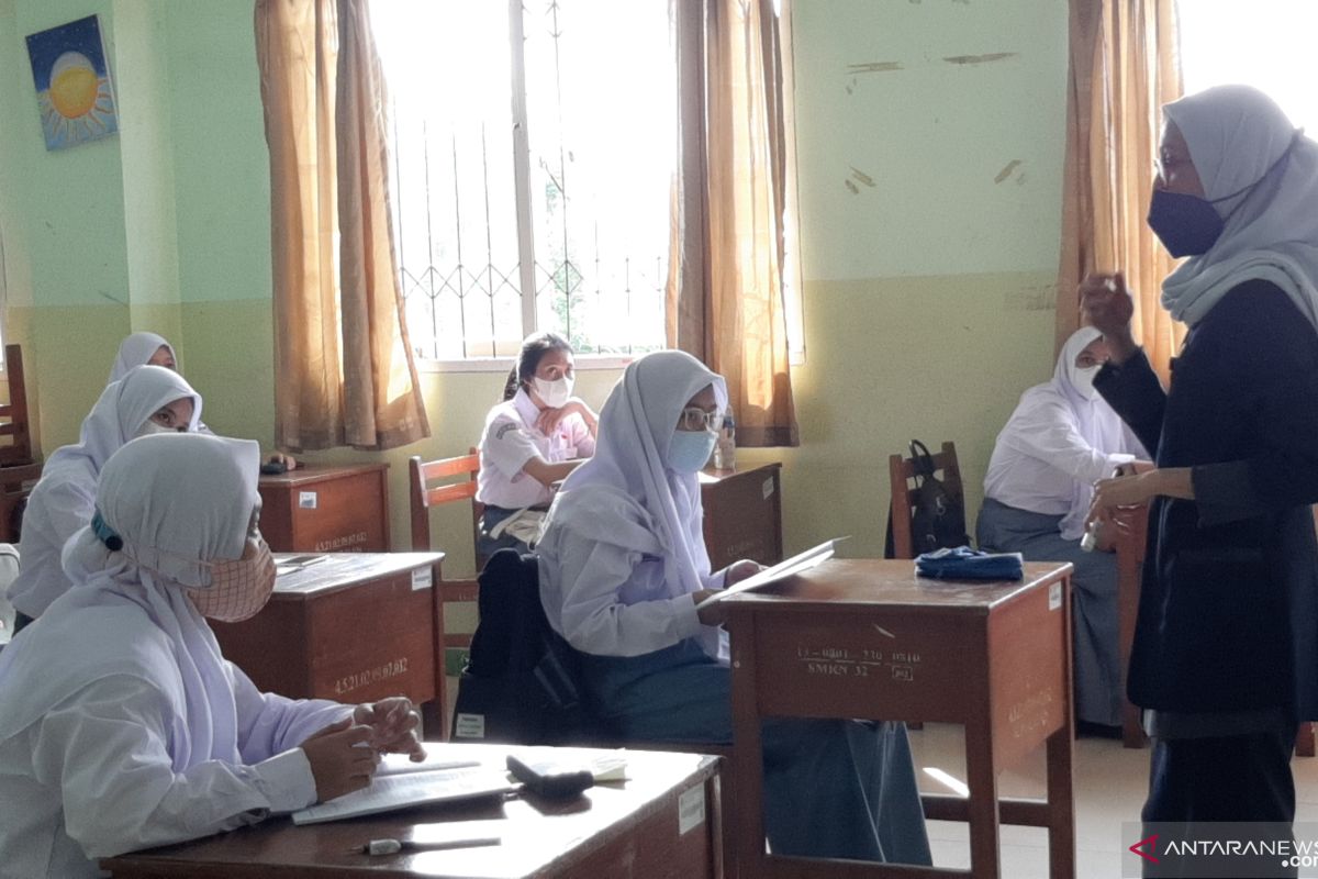 130 siswa SMK N 32 Jakarta jalani PTM  hari pertama