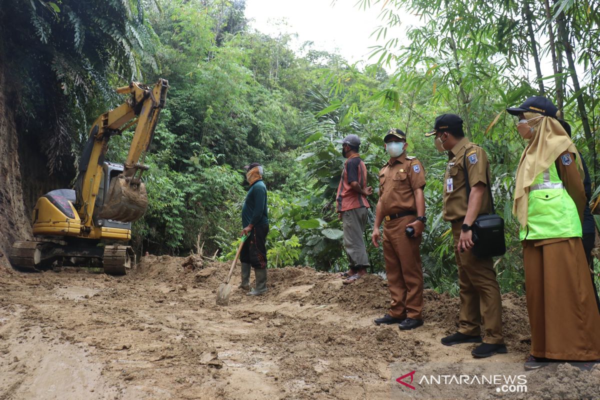 Desa Tumingki akan segera bisa diakses dengan kendaraan roda empat