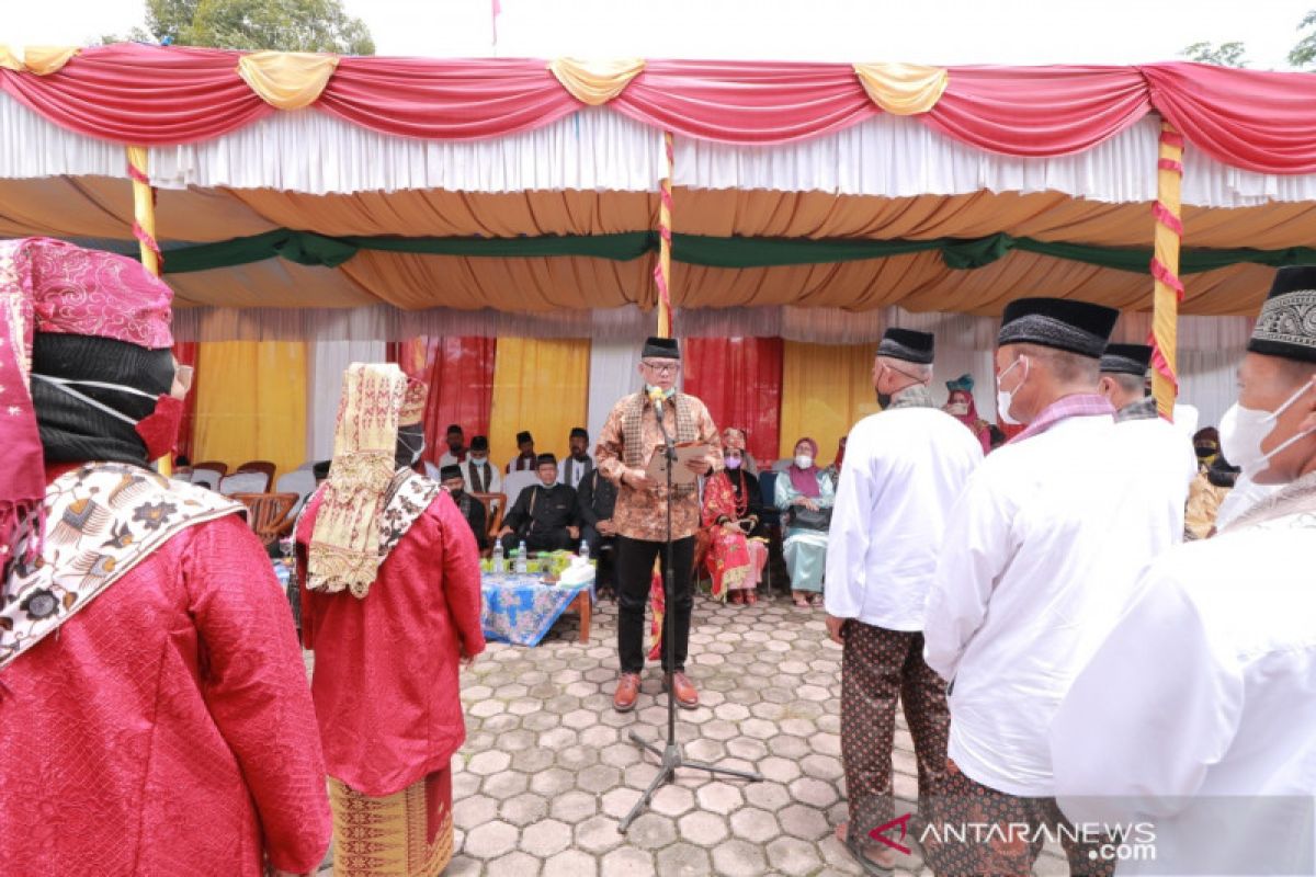 Wako Payakumbuh kukuhkan pengurus KAN dan Bundo Kanduang tiga nagari di Kecamatan Latina