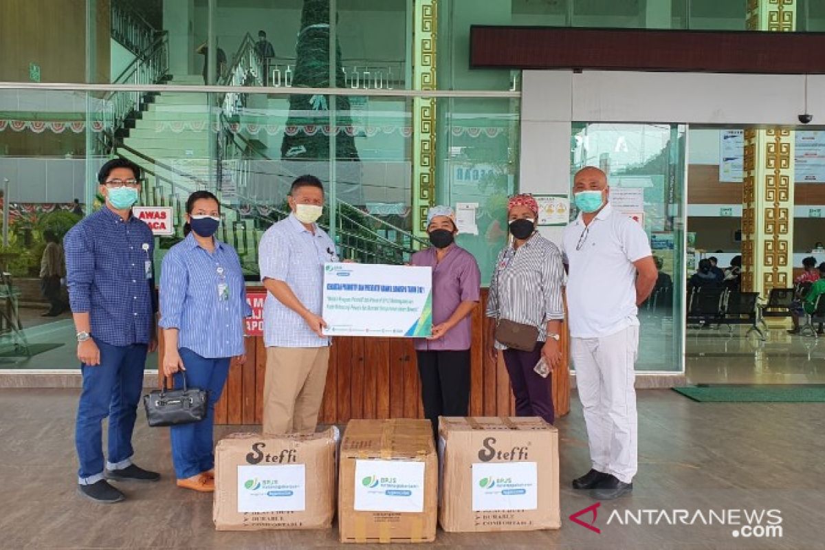 BPJAMSOSTEK Jayapura serahkan bantuan APD peserta perusahaan medis