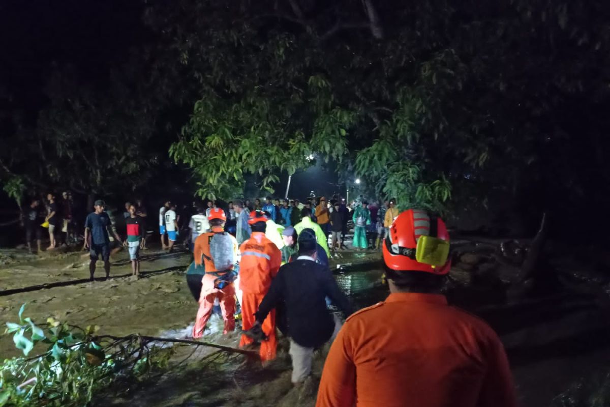 170 jiwa warga Desa Rogo Sigi terdampak banjir bandang