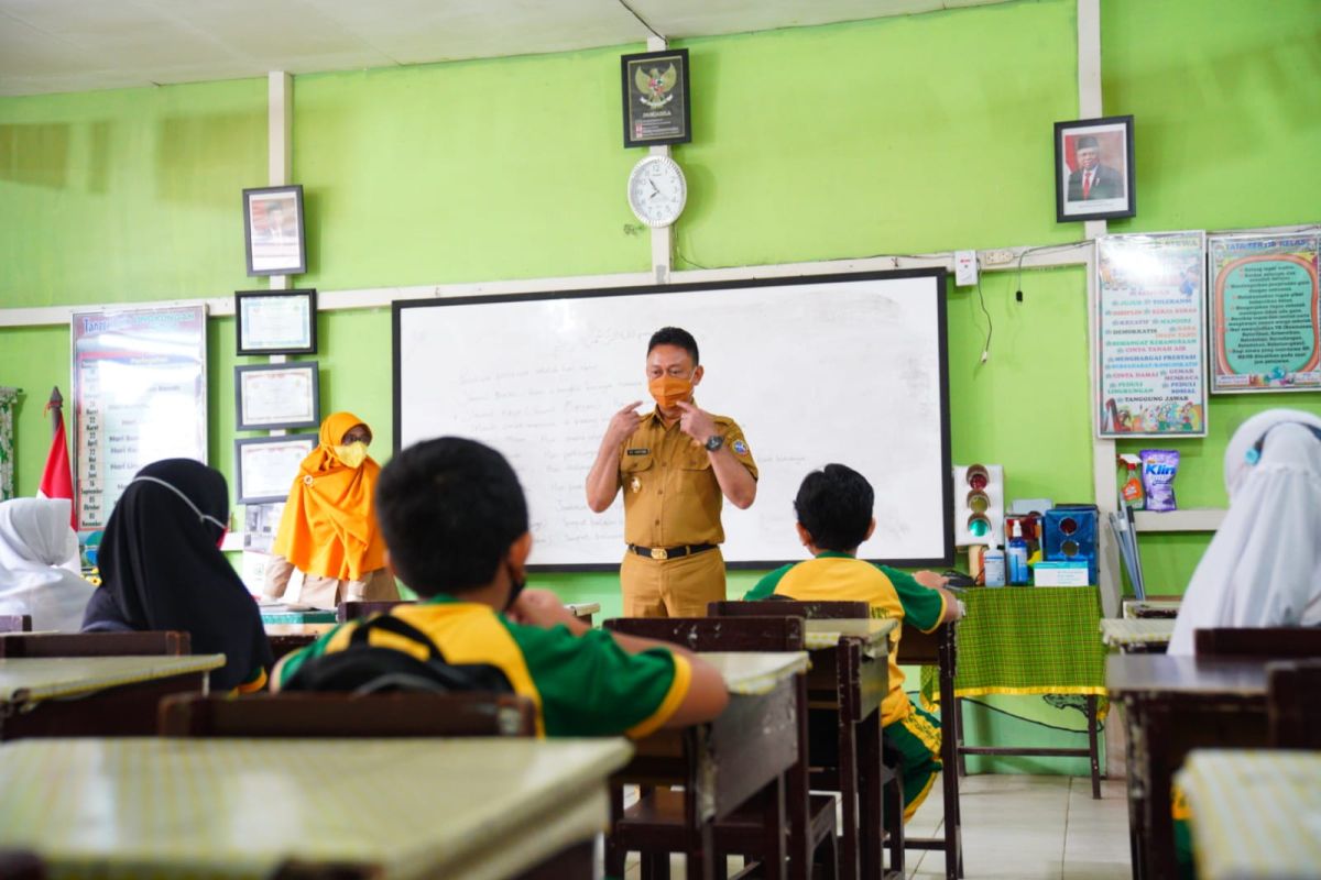 Edi Kamtono pantau pembelajaran tatap muka di sekolah