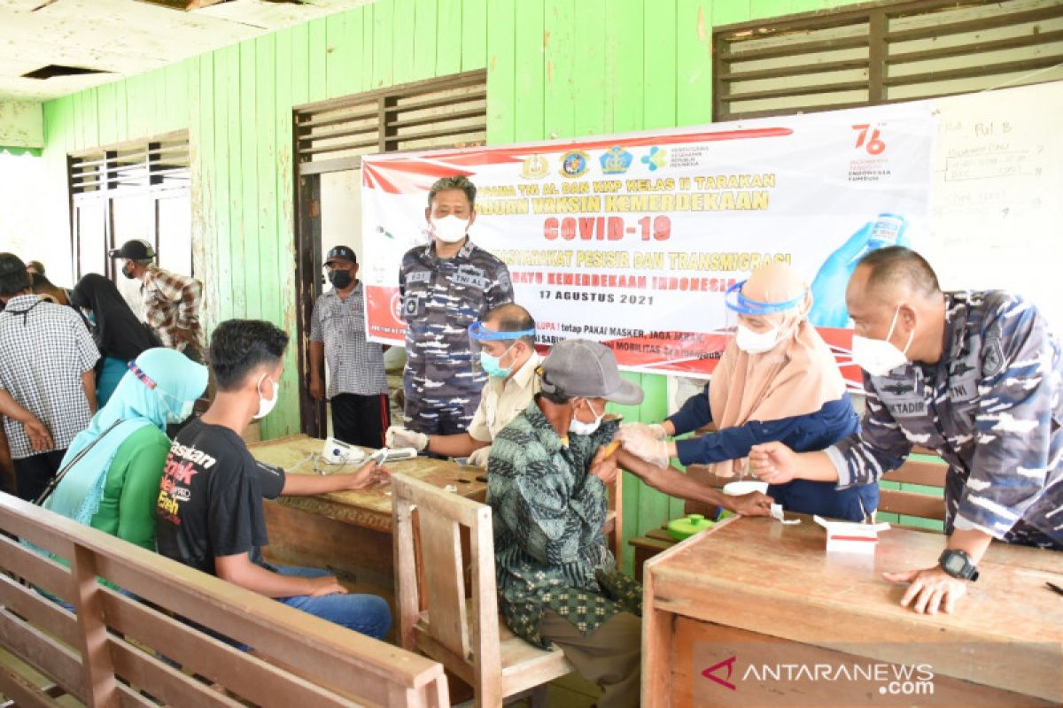 Lantamal XIII gelar vaksinasi COVID-19 sasar transmigran di Kaltara