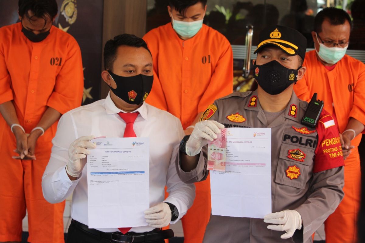 Polres Karangasem tangkap 22 oknum pembuat-pengguna surat vaksin palsu